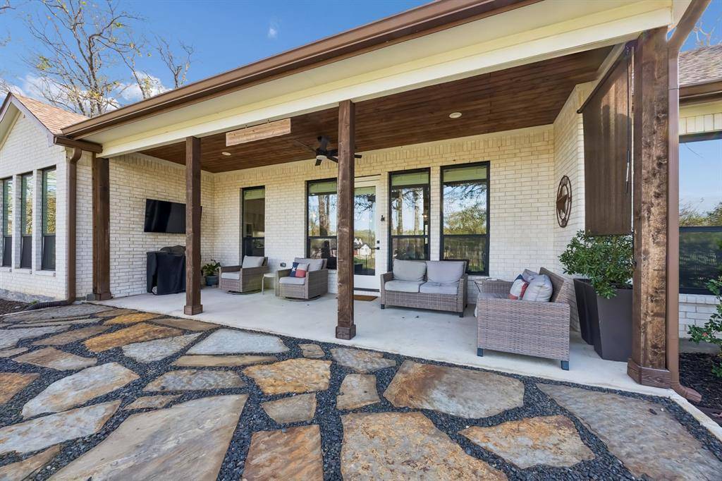 207 Colonial Drive, Mabank, TX 75156