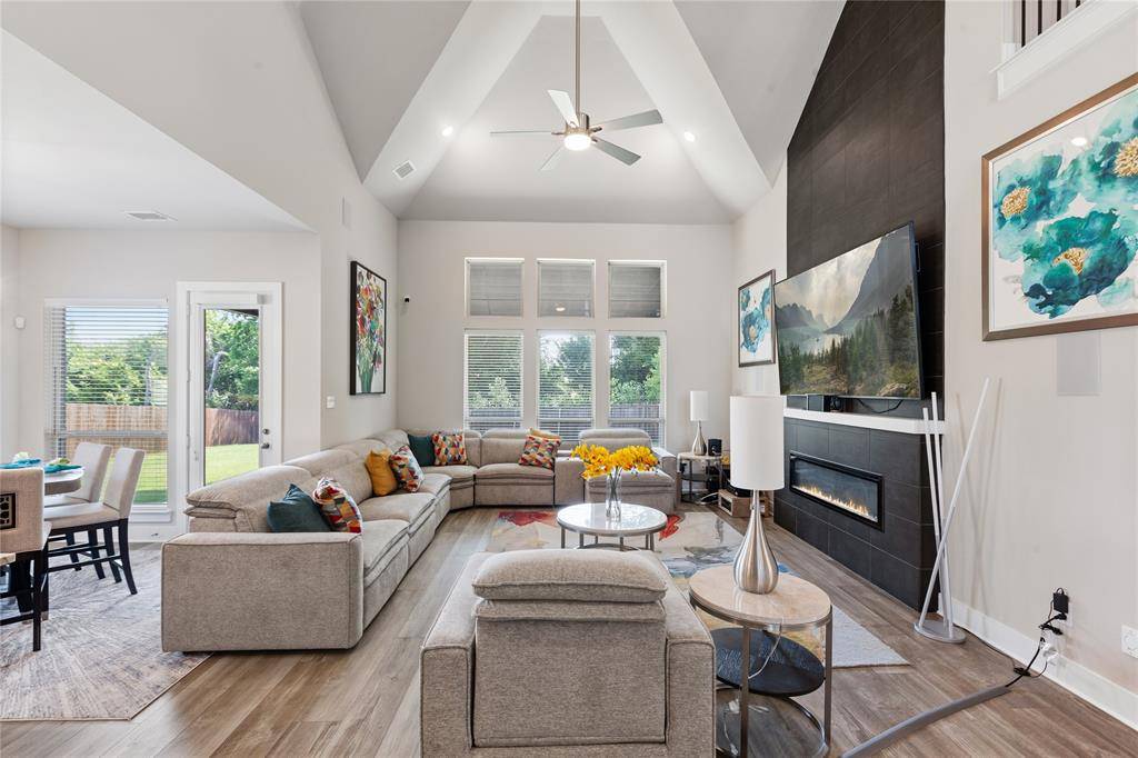 1938 Silver Creek Lane, Cedar Hill, TX 75104