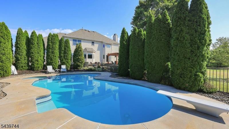 195 Fairfield Ln, Hillsborough Twp., NJ 08844