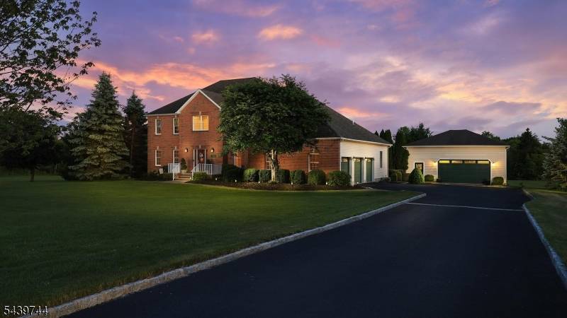 195 Fairfield Ln, Hillsborough Twp., NJ 08844