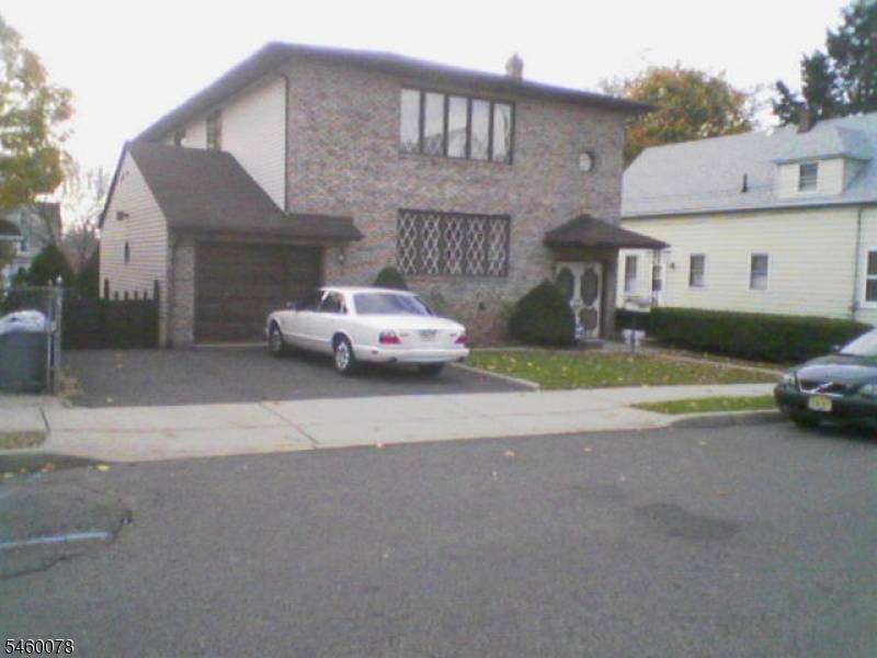11 Scudder St, Garfield City, NJ 07026