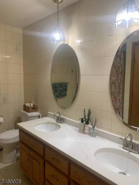 11 Scudder St, Garfield City, NJ 07026