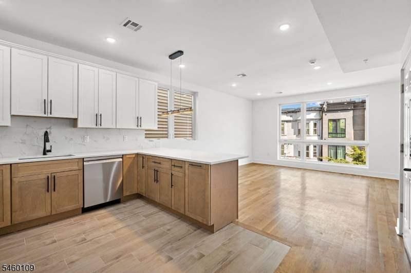 1001 Summit Ave #3, Jersey City, NJ 07307