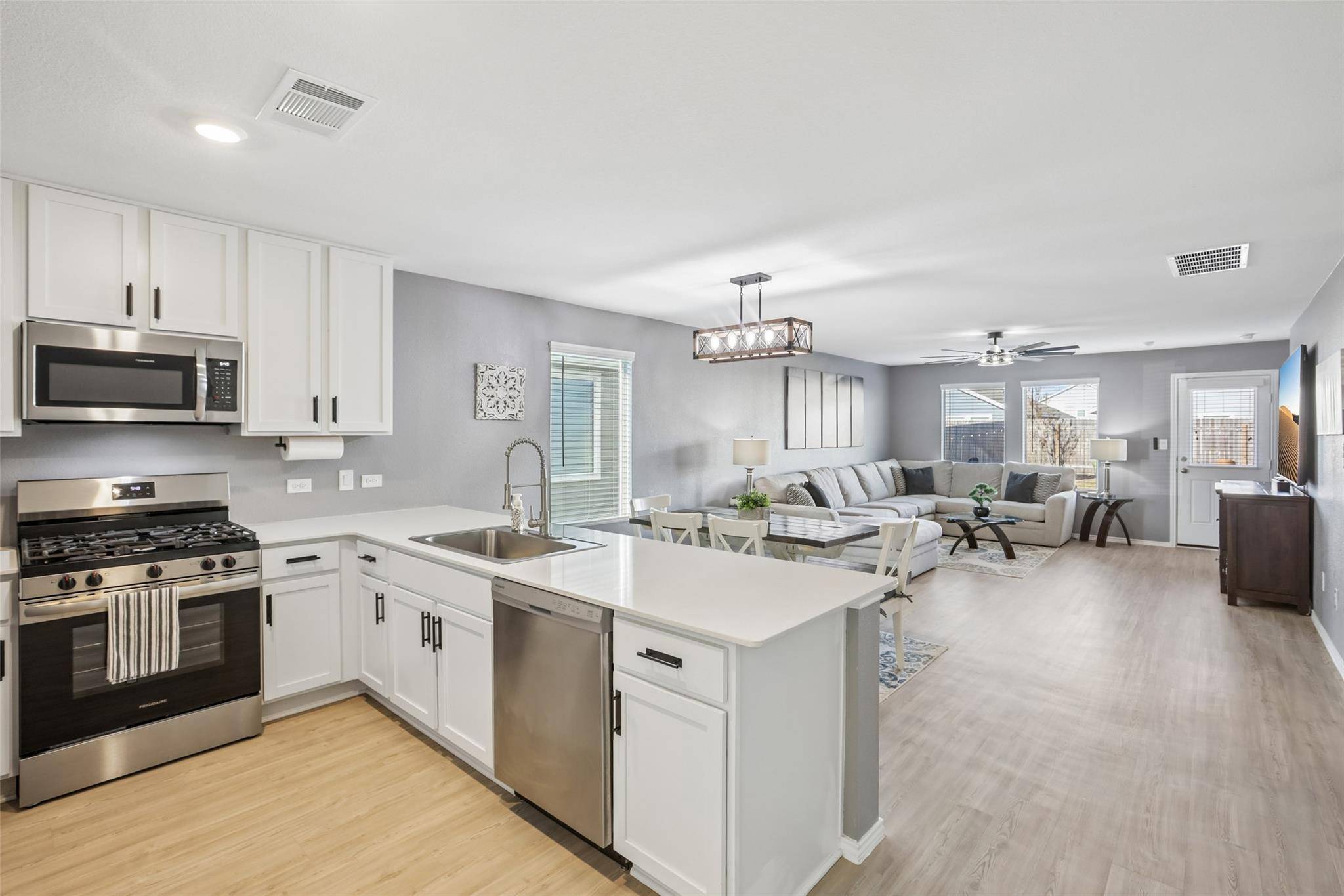 116 Painted Night RD, Hutto, TX 78634