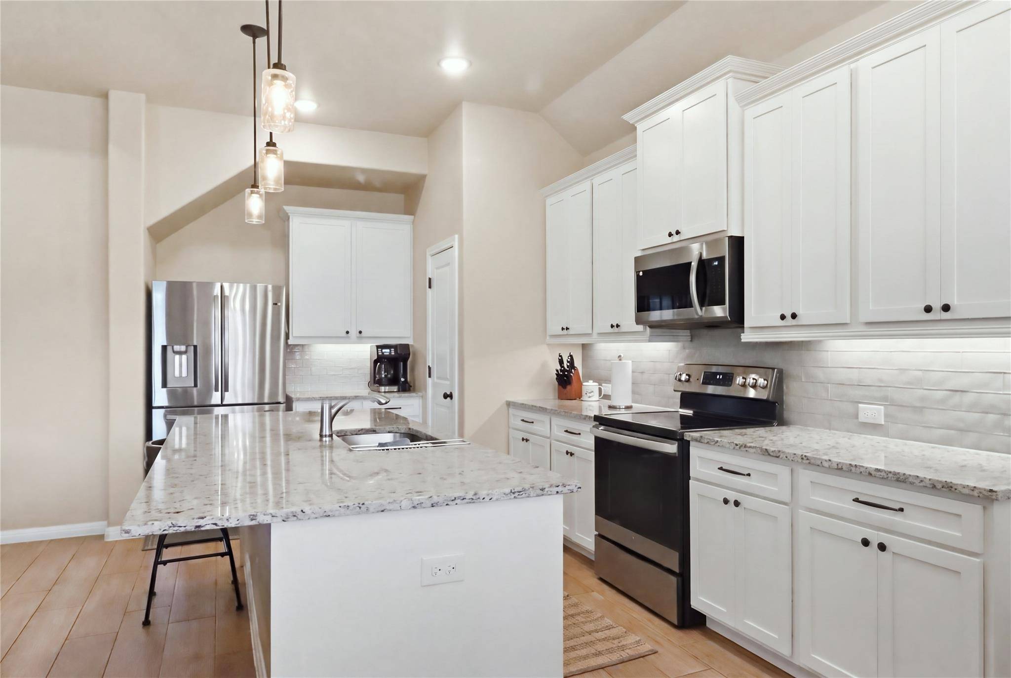 521 Seabiscuit DR, Jarrell, TX 76537
