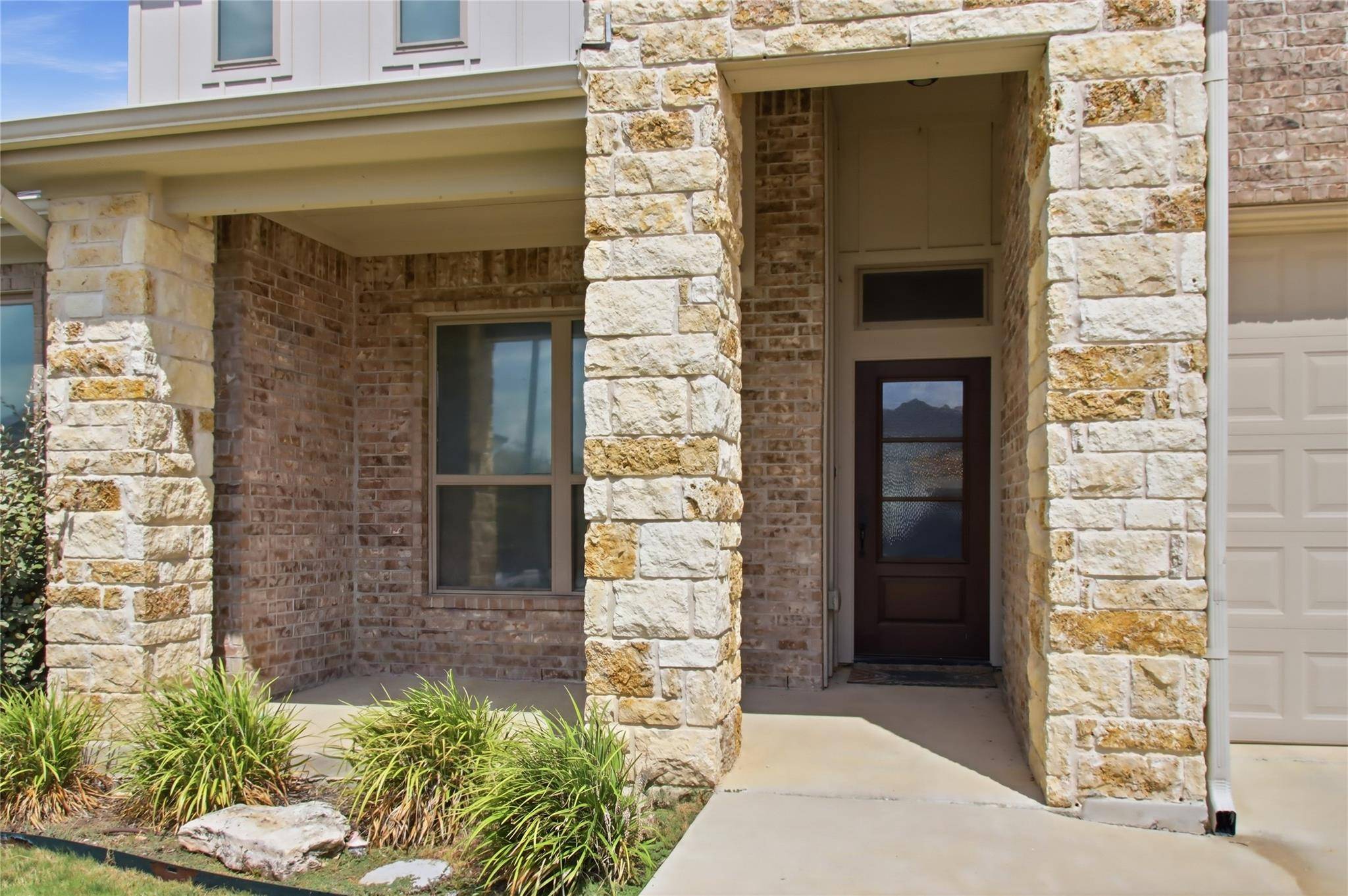 521 Seabiscuit DR, Jarrell, TX 76537