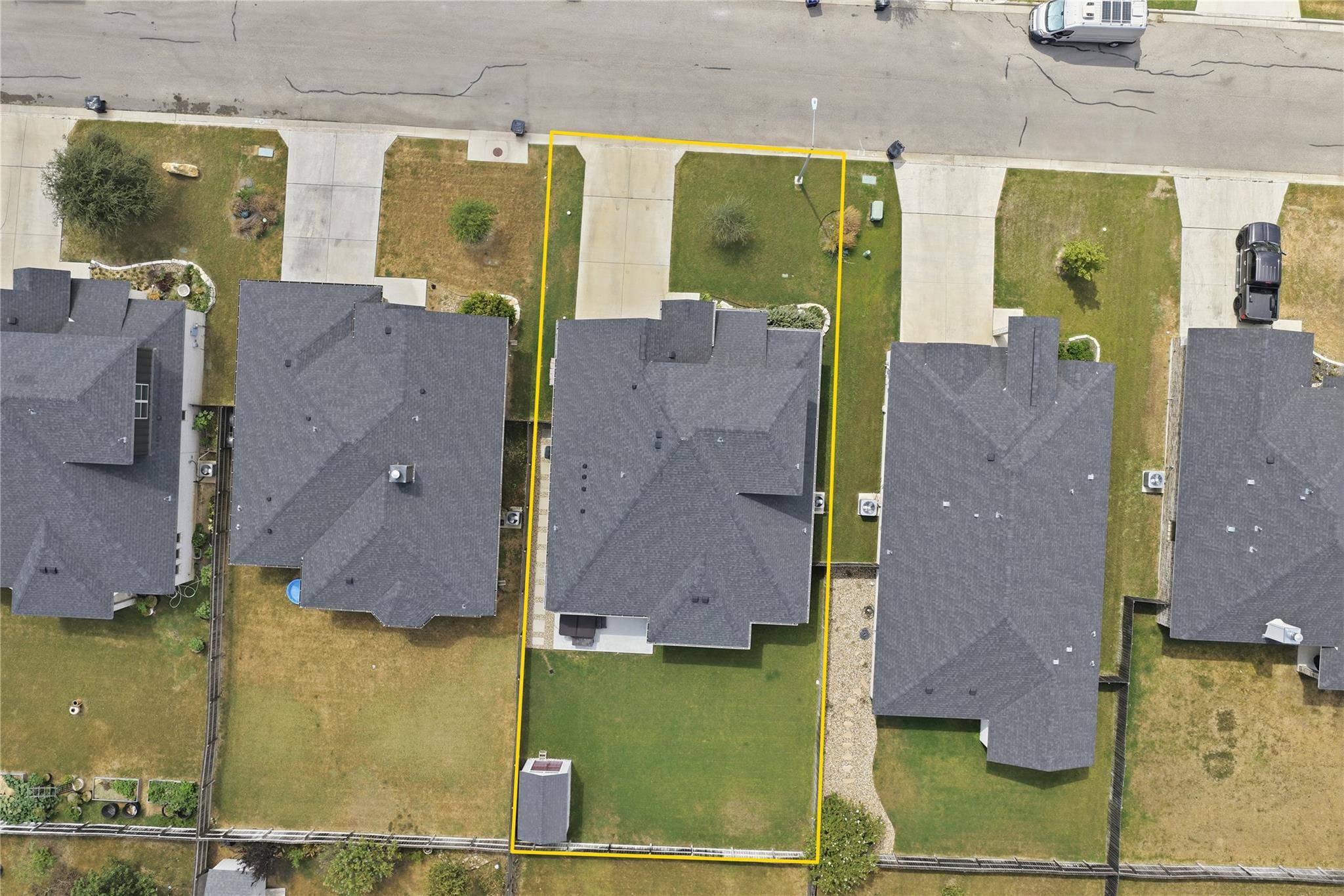 521 Seabiscuit DR, Jarrell, TX 76537