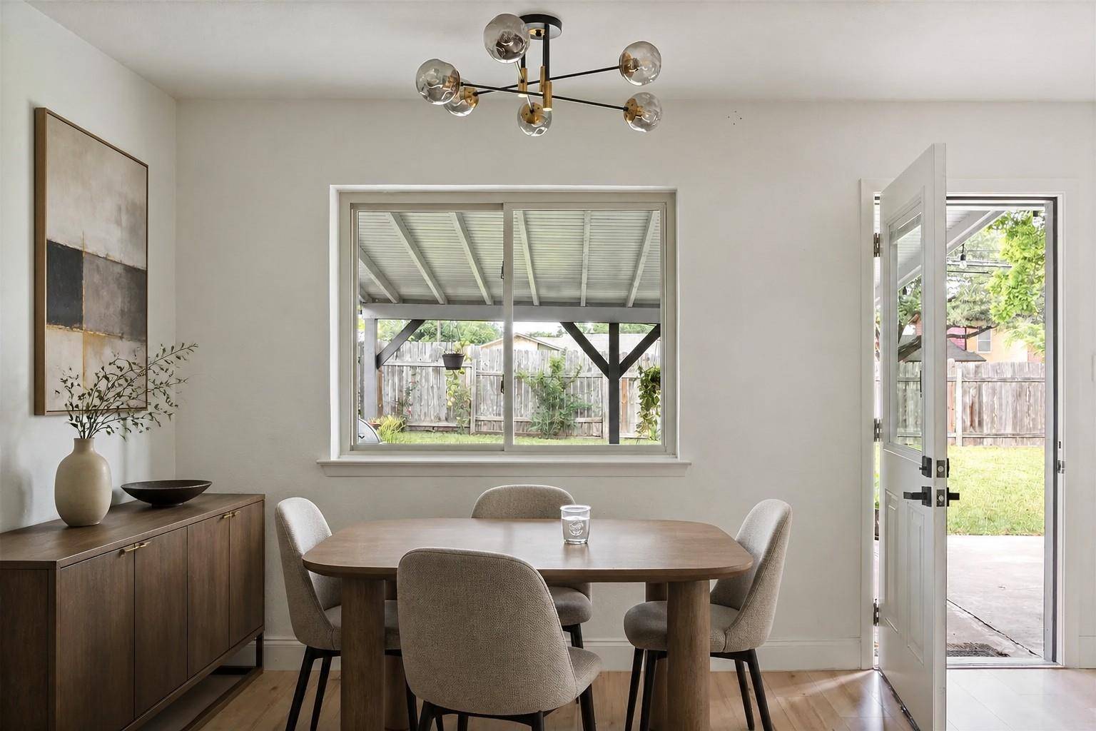 304 Skyloop DR, Austin, TX 78745