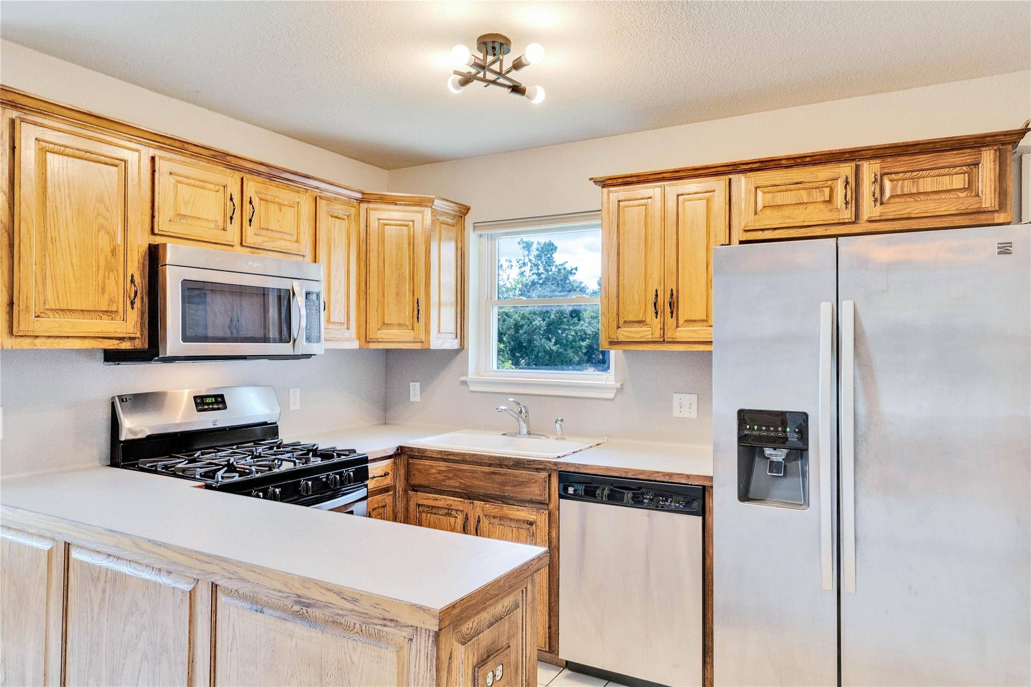 2305 Stratford DR, Round Rock, TX 78664