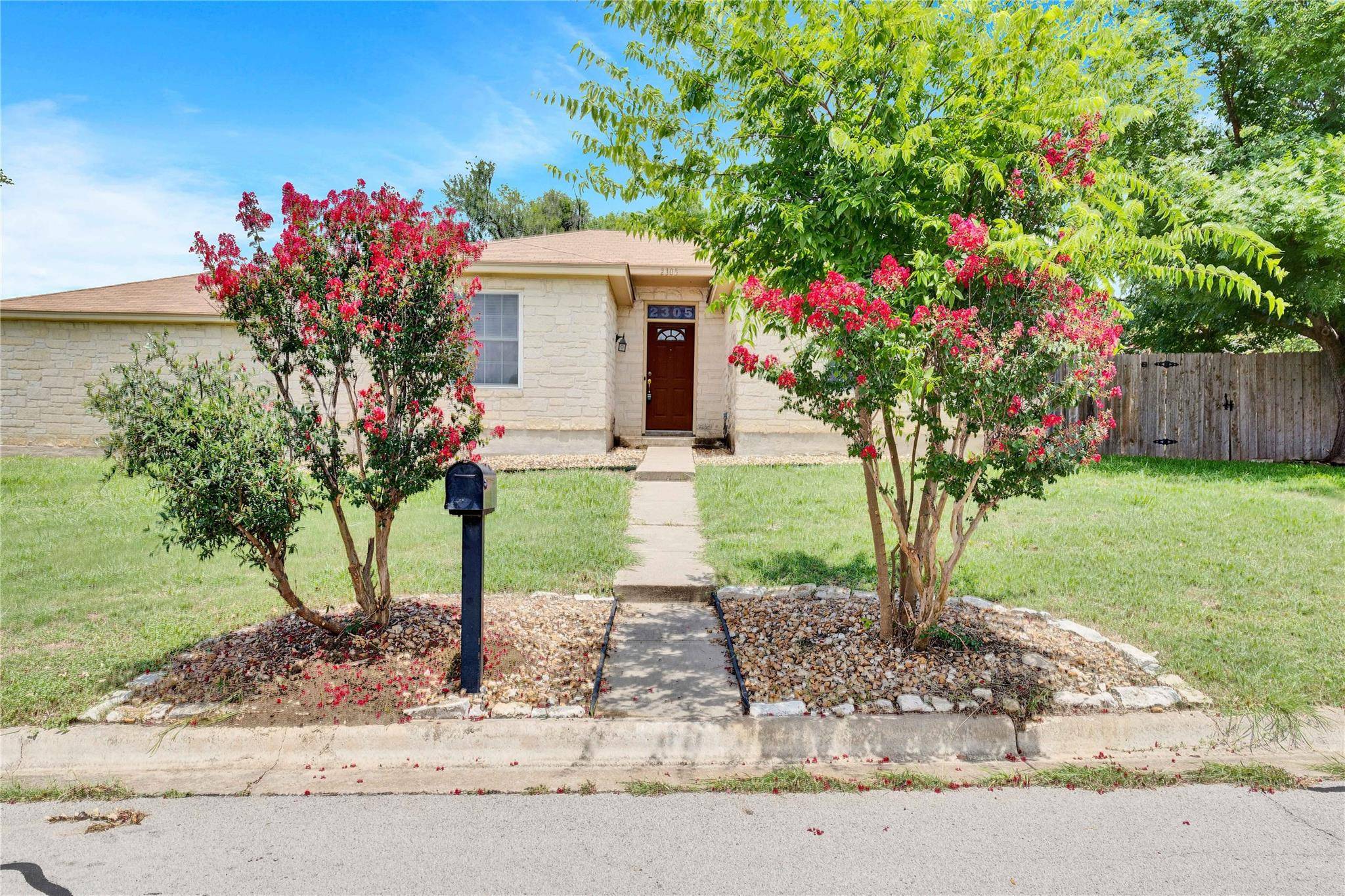 2305 Stratford DR, Round Rock, TX 78664