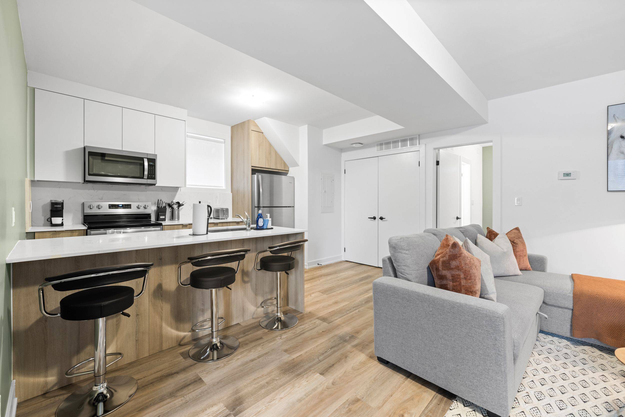 447 Lansdowne AVE #B, Toronto C01, ON M6H 3Y2