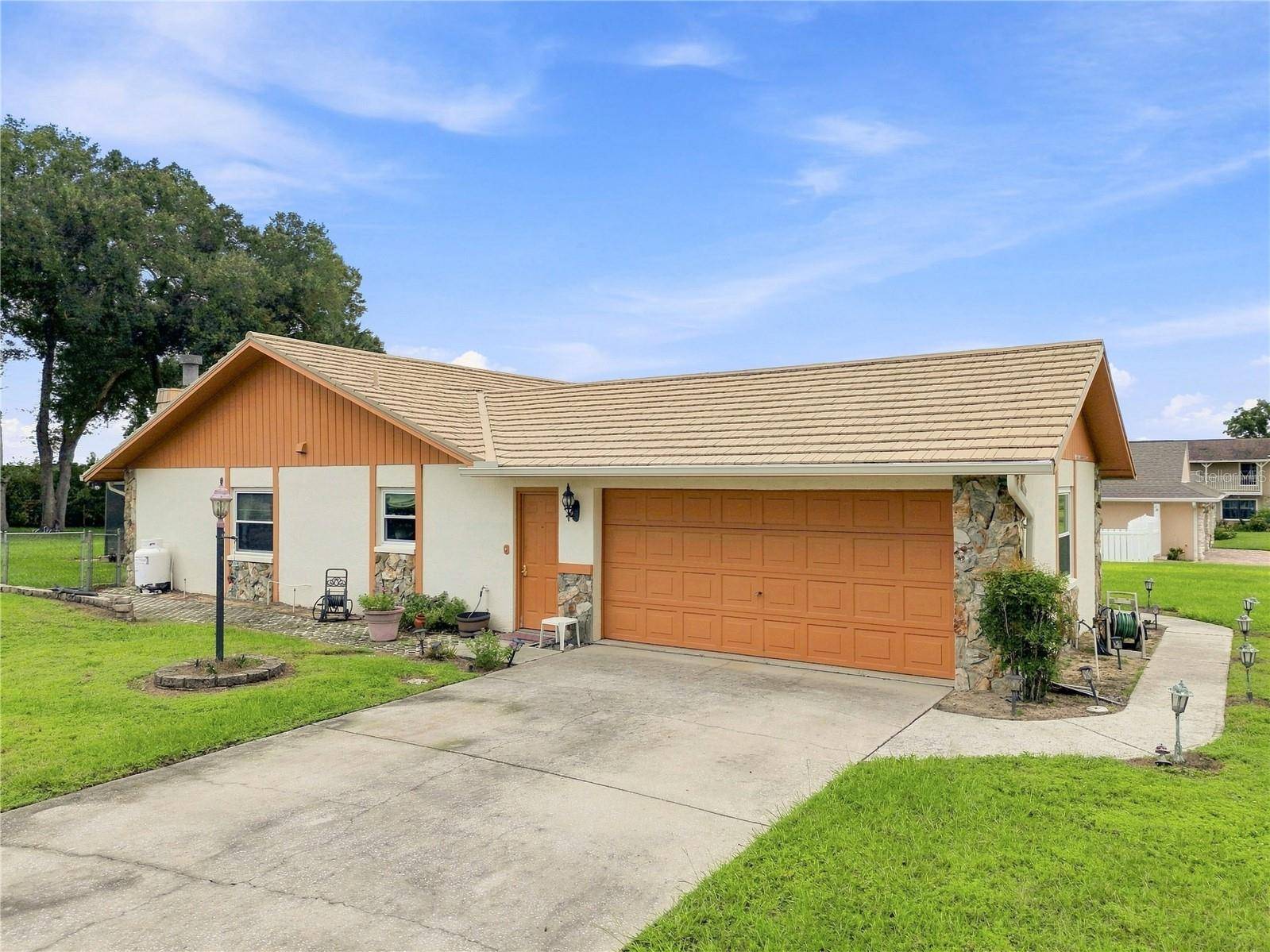 12501 APALACHEE PL, Thonotosassa, FL 33592