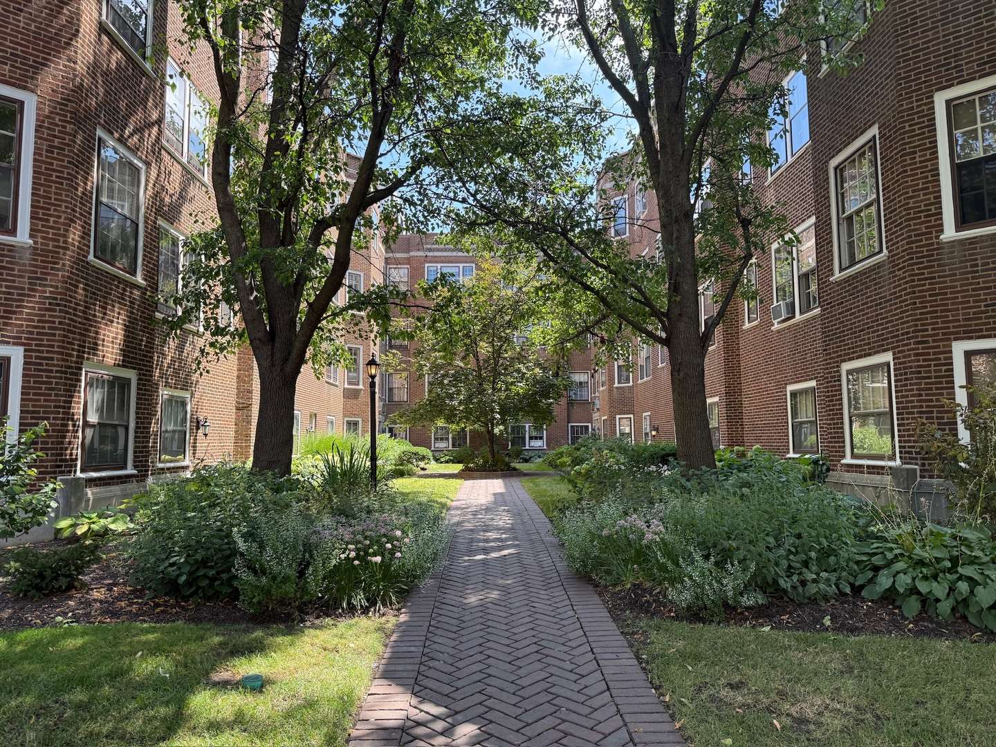 220 S Maple AVE #42, Oak Park, IL 60302