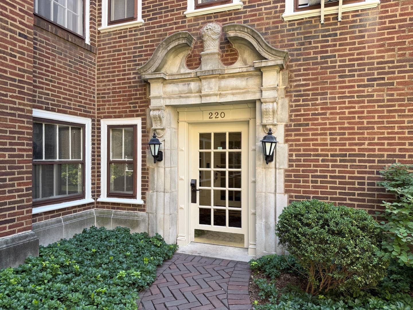 220 S Maple AVE #42, Oak Park, IL 60302