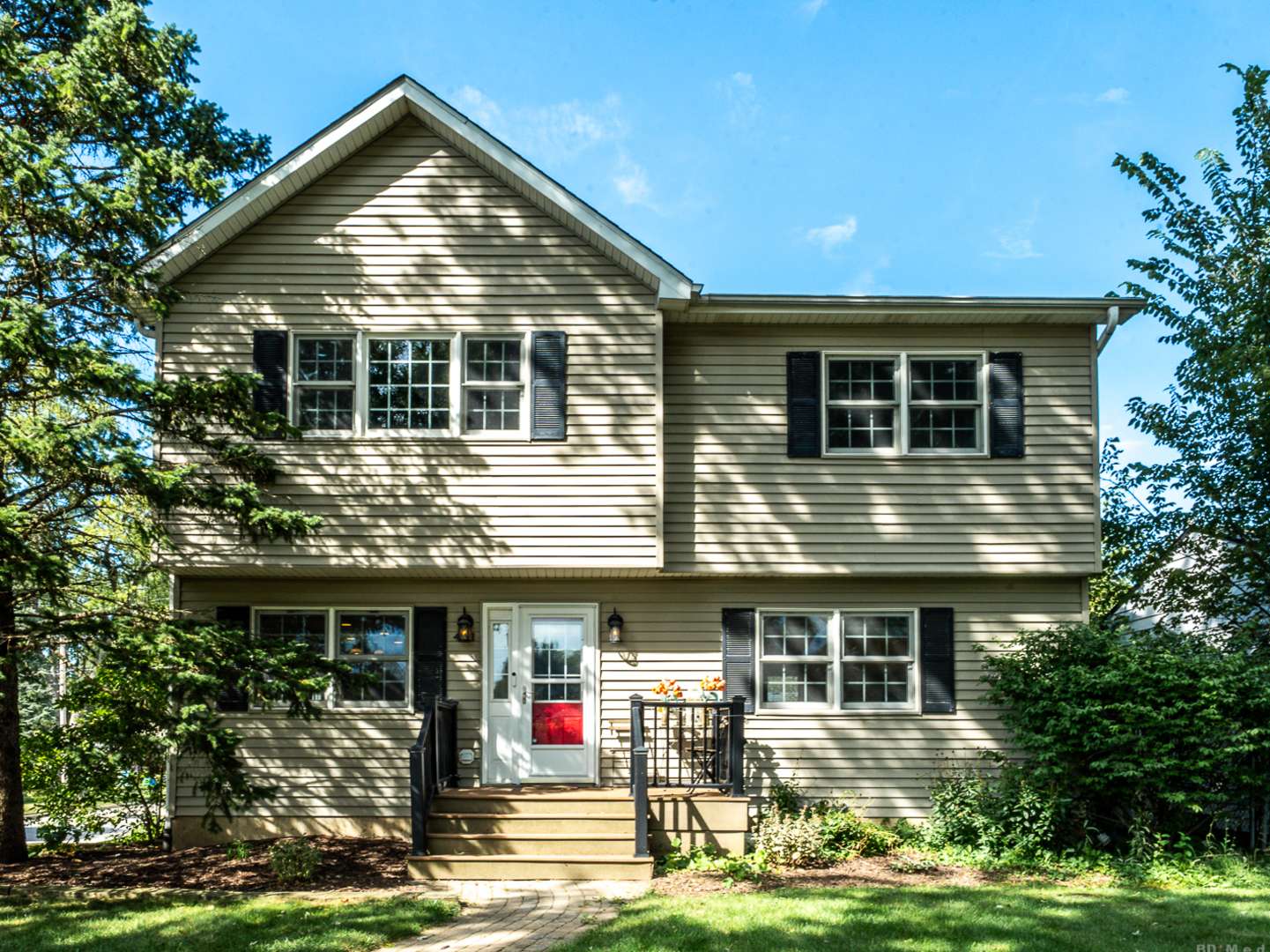 401 Division ST, St. Charles, IL 60174