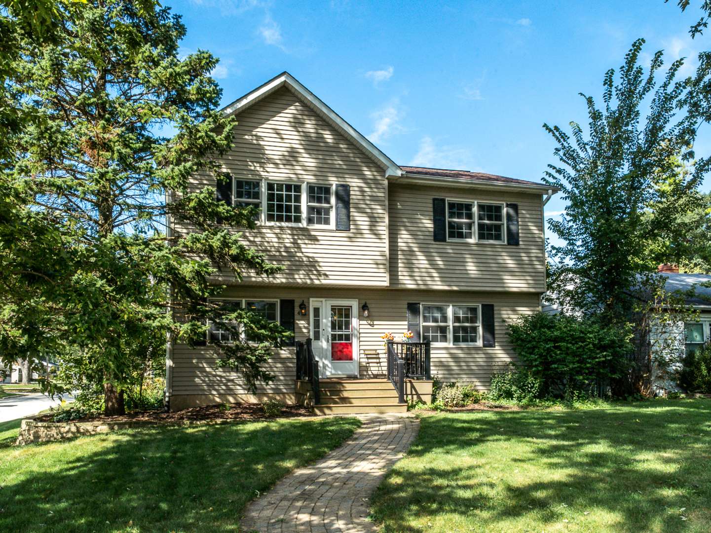 401 Division ST, St. Charles, IL 60174