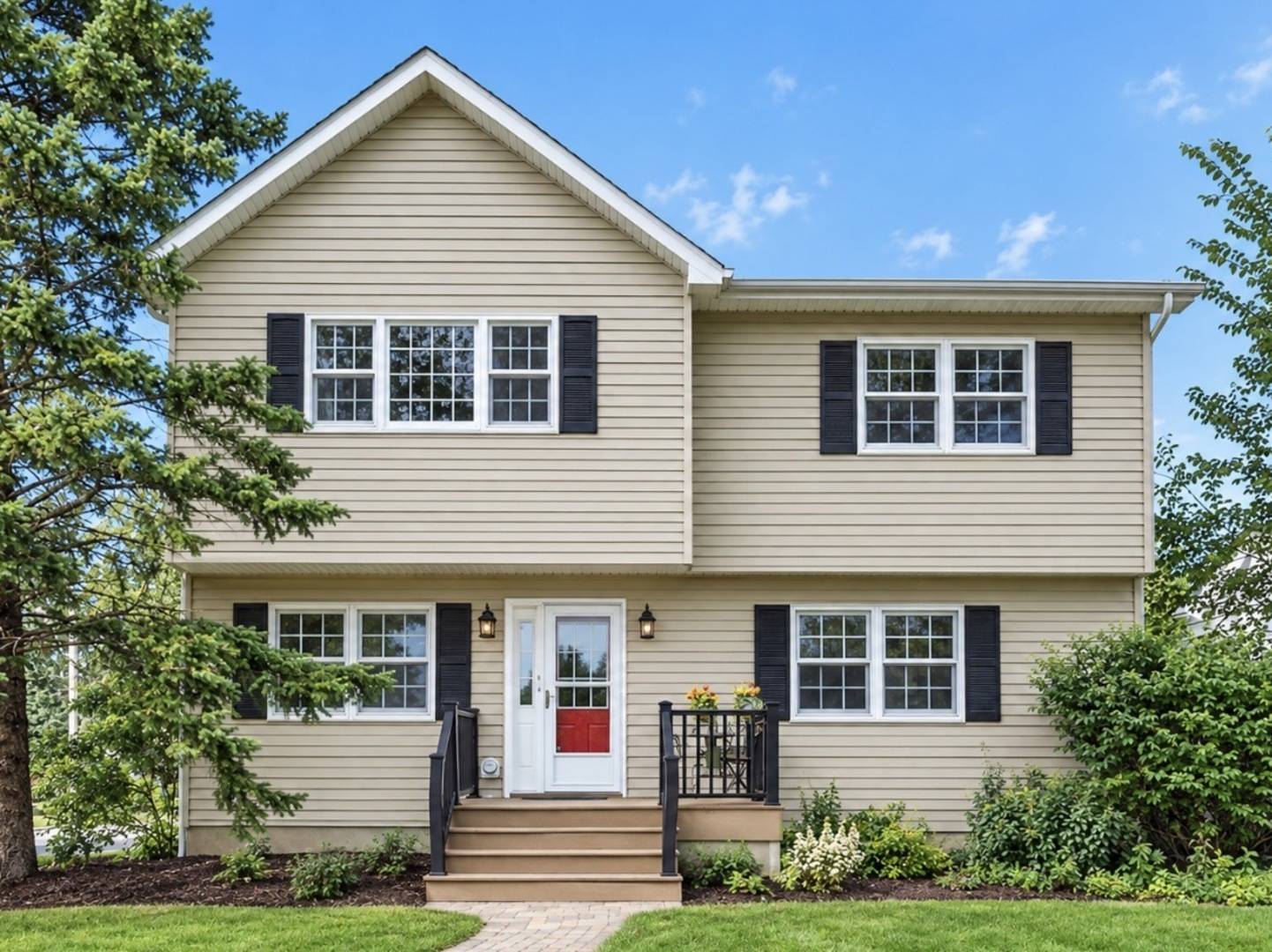 401 Division ST, St. Charles, IL 60174