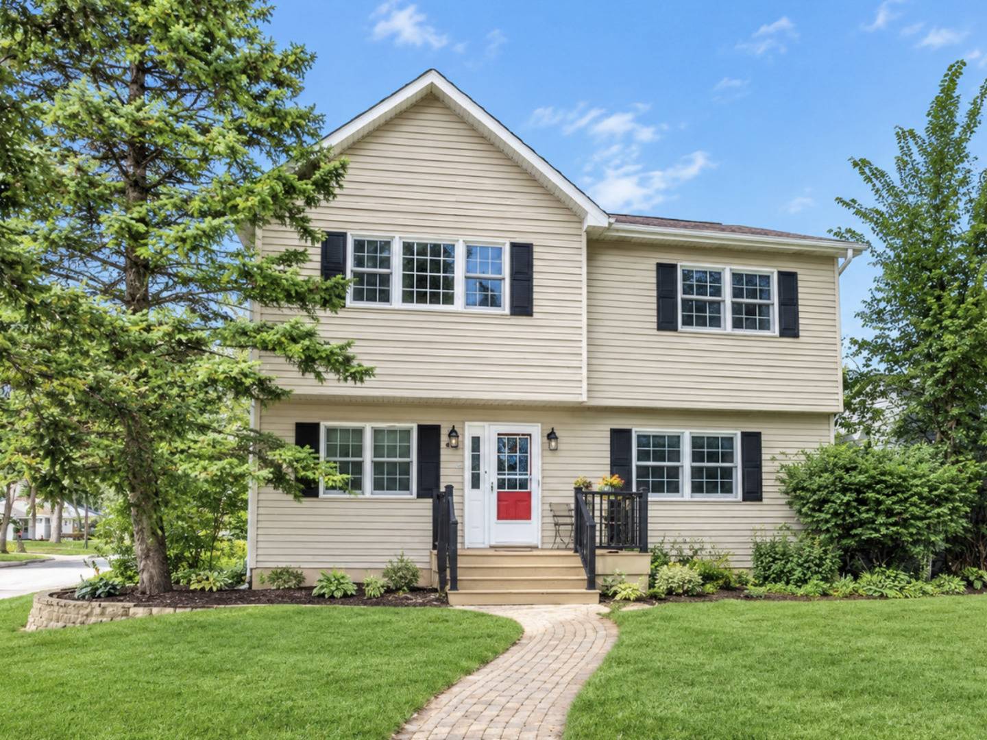 401 Division ST, St. Charles, IL 60174
