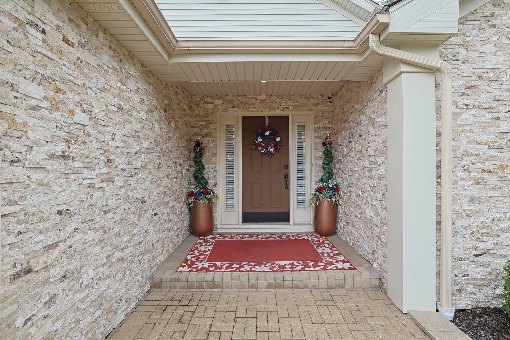 2920 Farmington DR, Lindenhurst, IL 60046