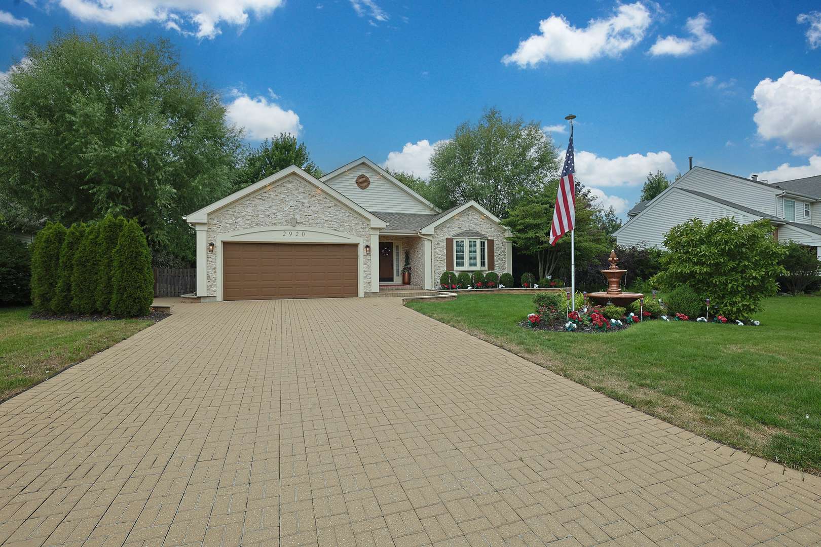 2920 Farmington DR, Lindenhurst, IL 60046