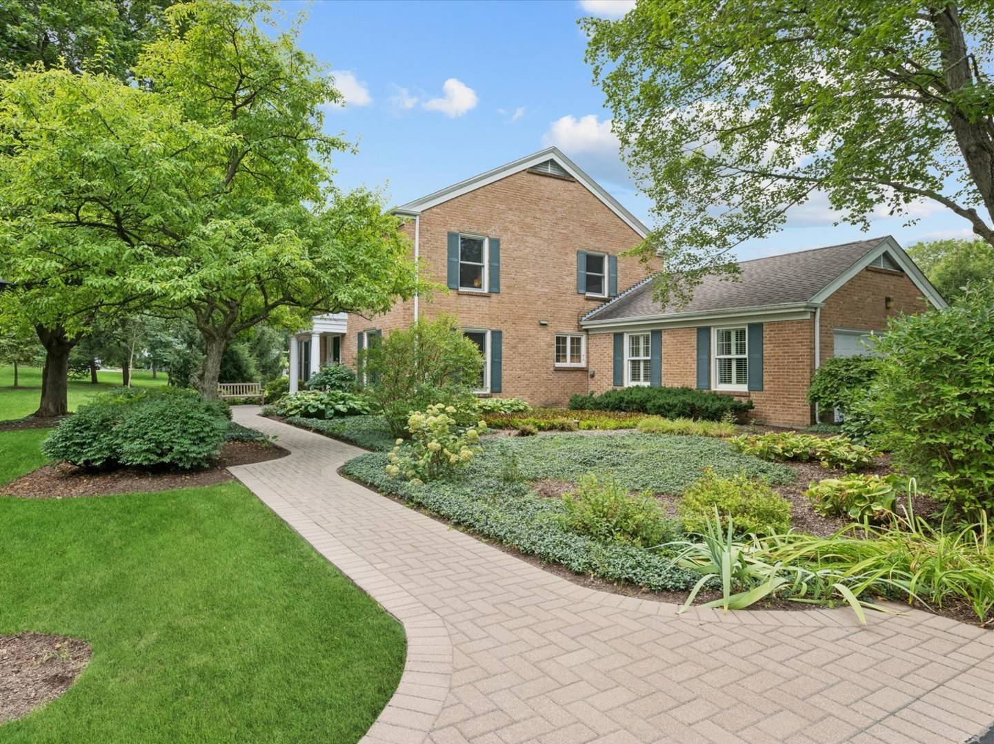 106 Carriage RD, North Barrington, IL 60010