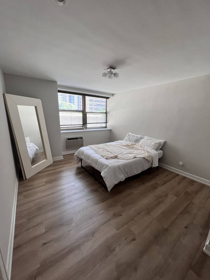 253 E Delaware PL #4C, Chicago, IL 60611