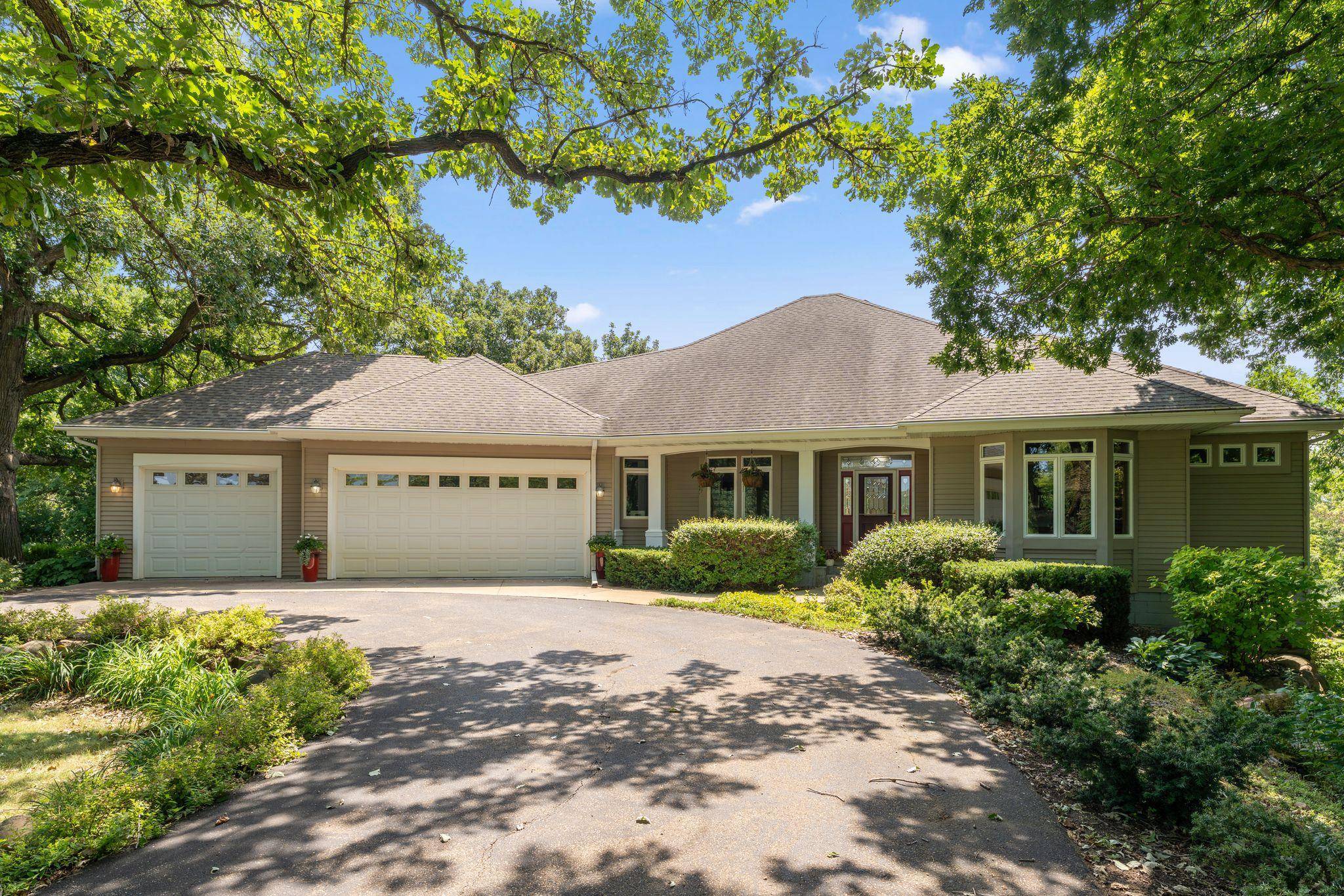 10035 Woodhill BLVD, Lakeville, MN 55044