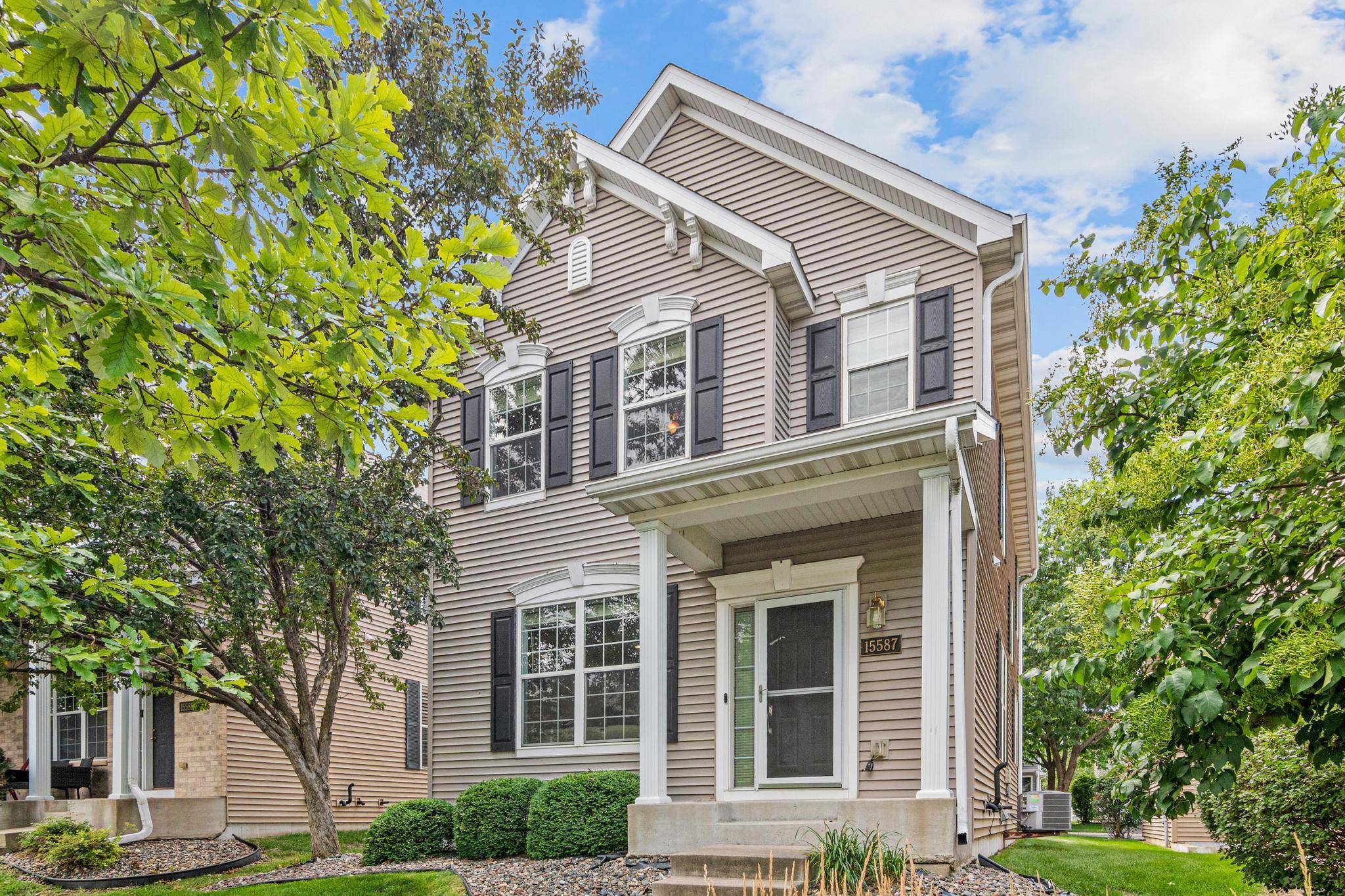 15587 Crab Apple LN, Eden Prairie, MN 55347