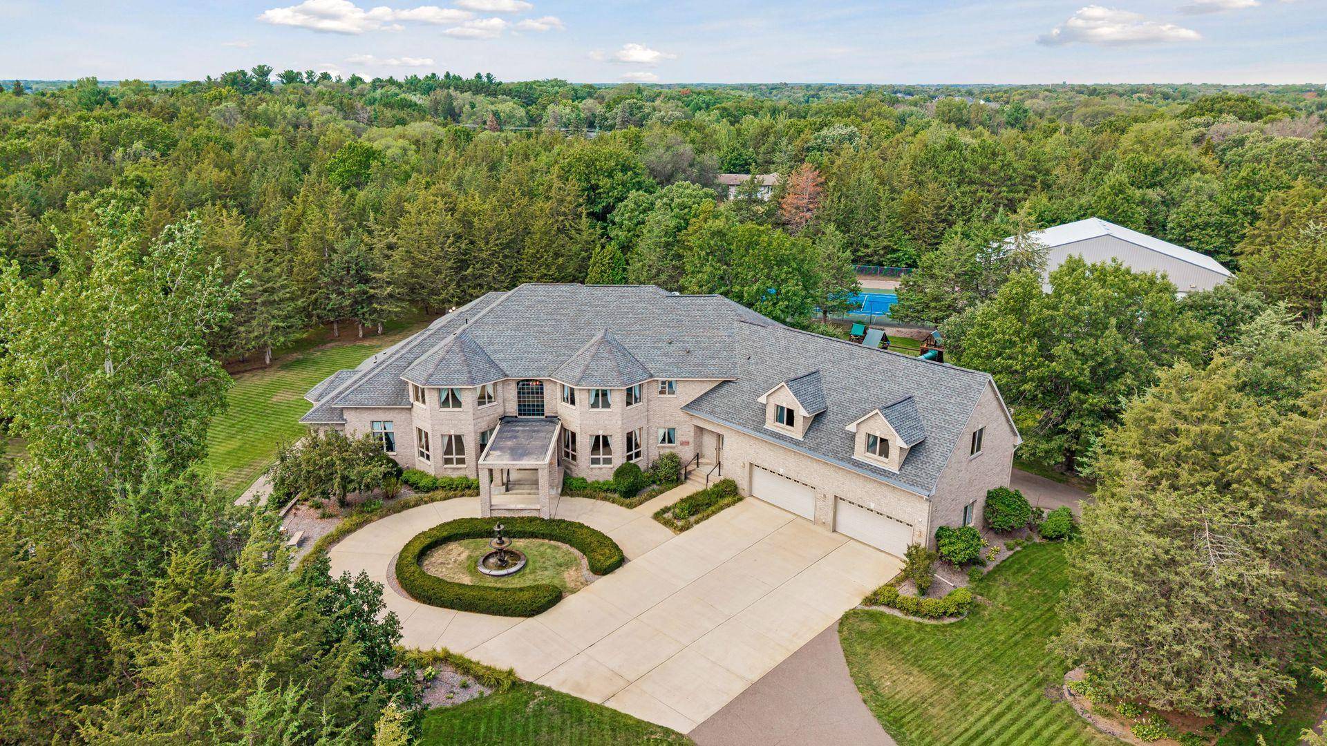 16300 Valley DR NW, Andover, MN 55304