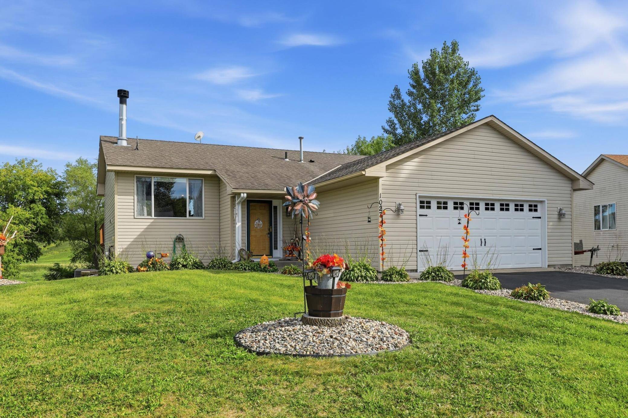 1027 Meadow ST, Cologne, MN 55322
