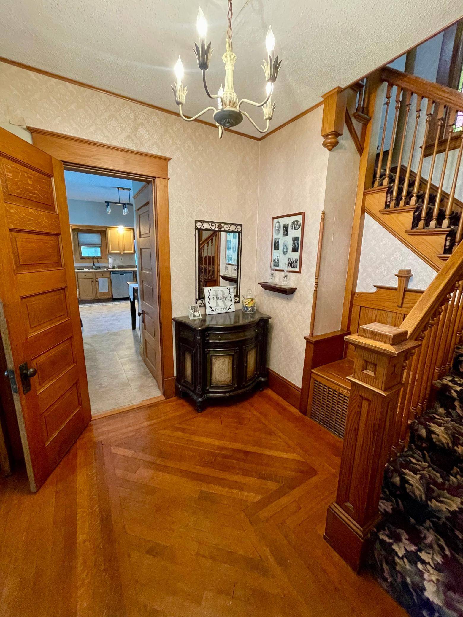 423 4th ST NE, Barnesville, MN 56514