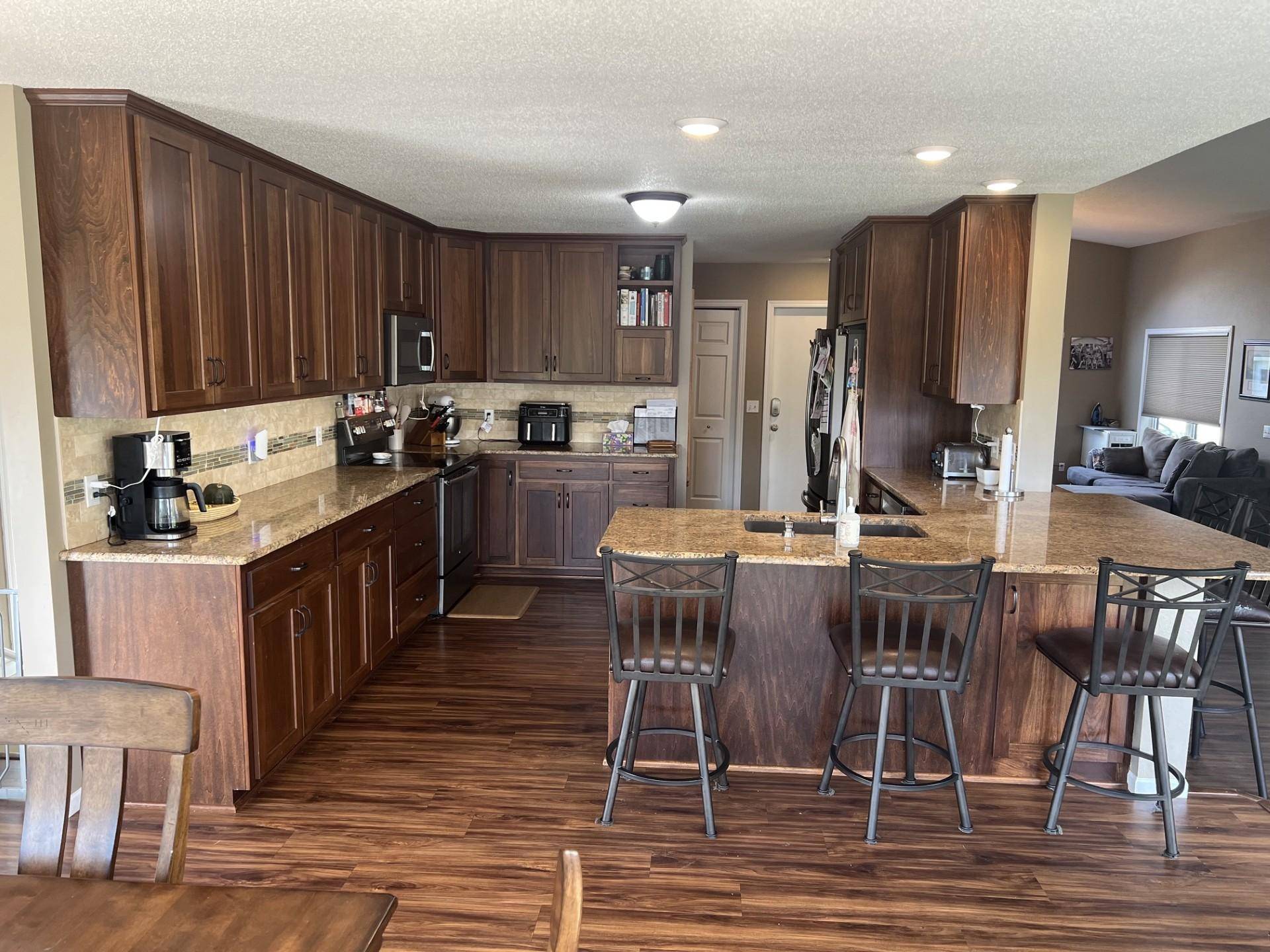 825 S Hubbard AVE, Litchfield, MN 55355