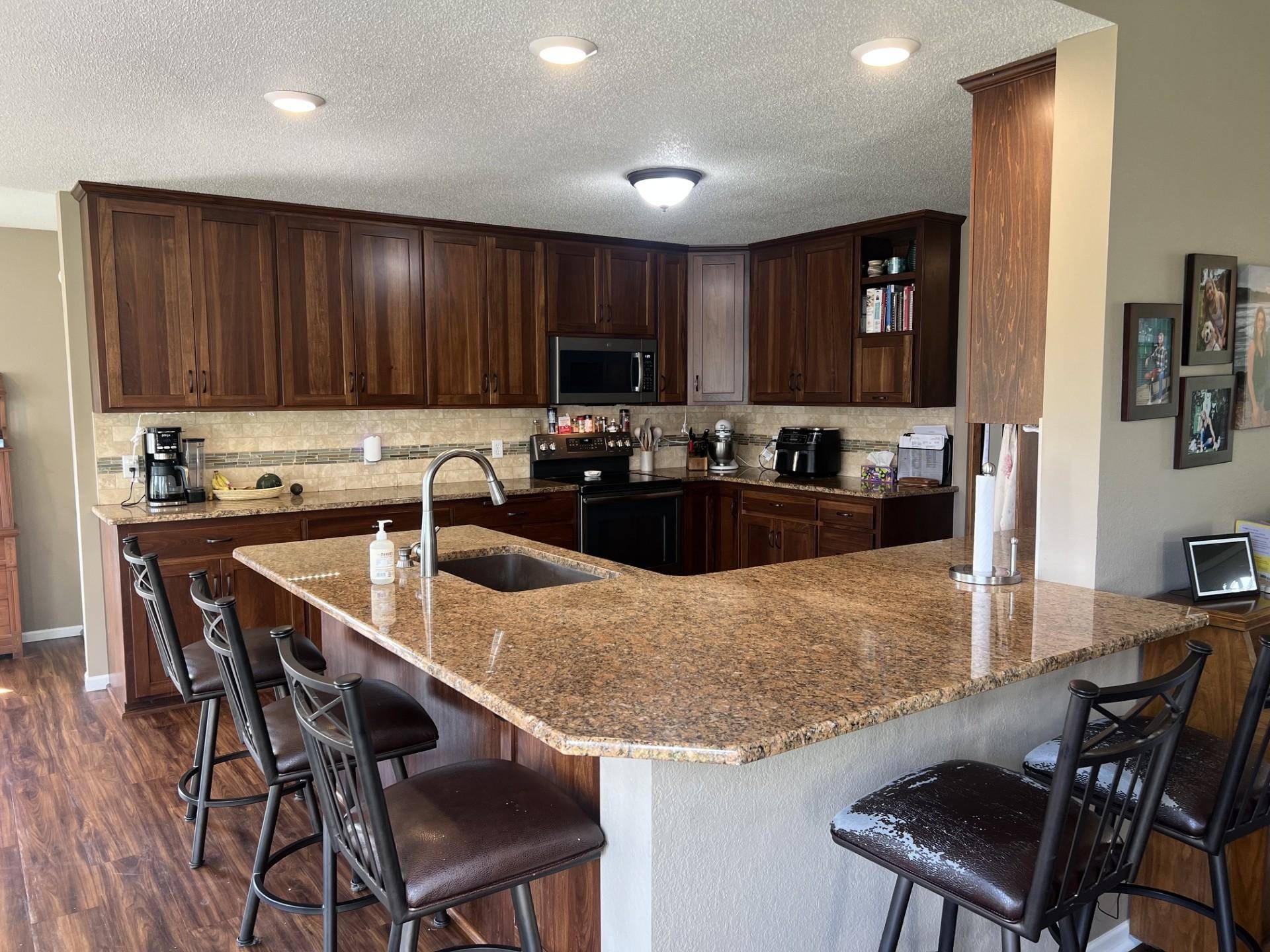 825 S Hubbard AVE, Litchfield, MN 55355