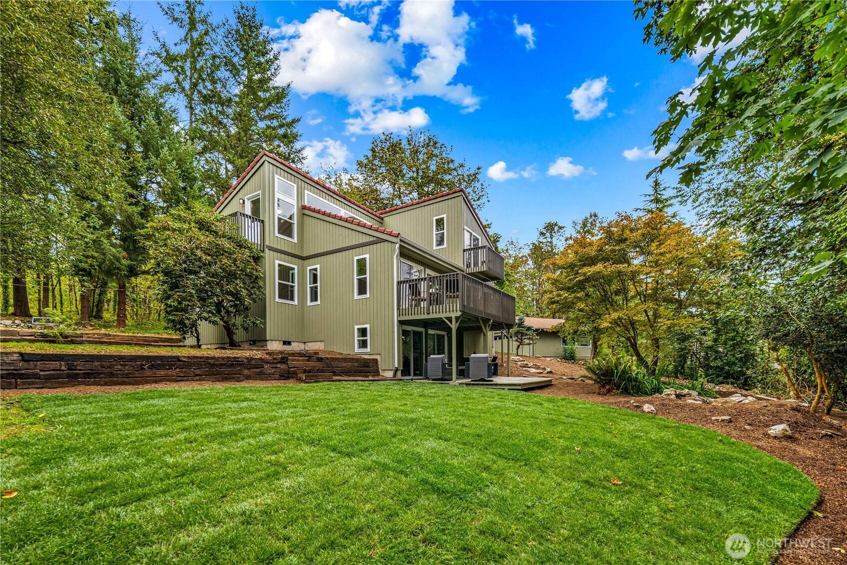 25025 NE 52nd PL, Redmond, WA 98053