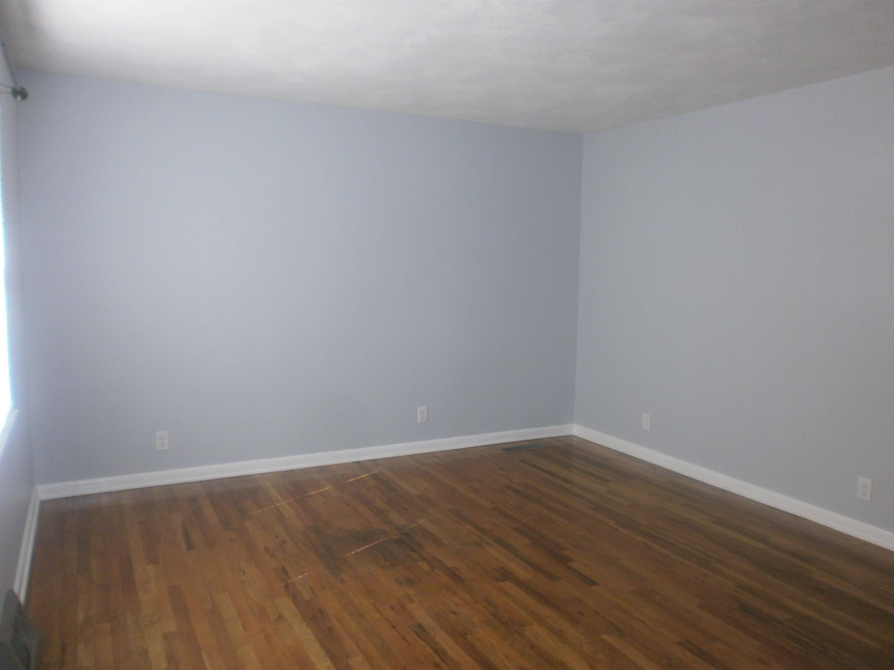 877 Vassar Dr, Salina, KS 67401