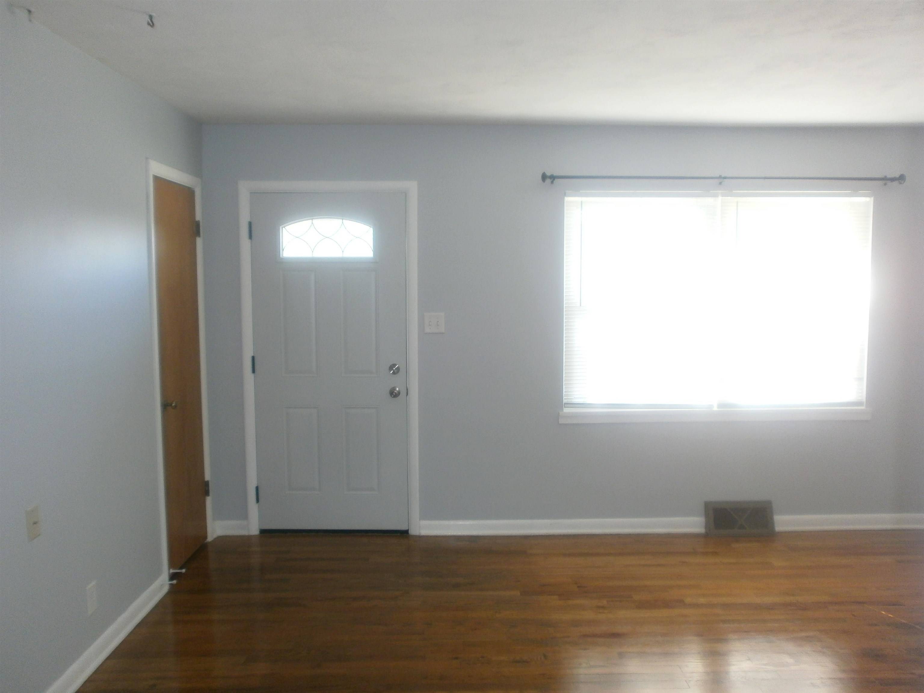 877 Vassar Dr, Salina, KS 67401