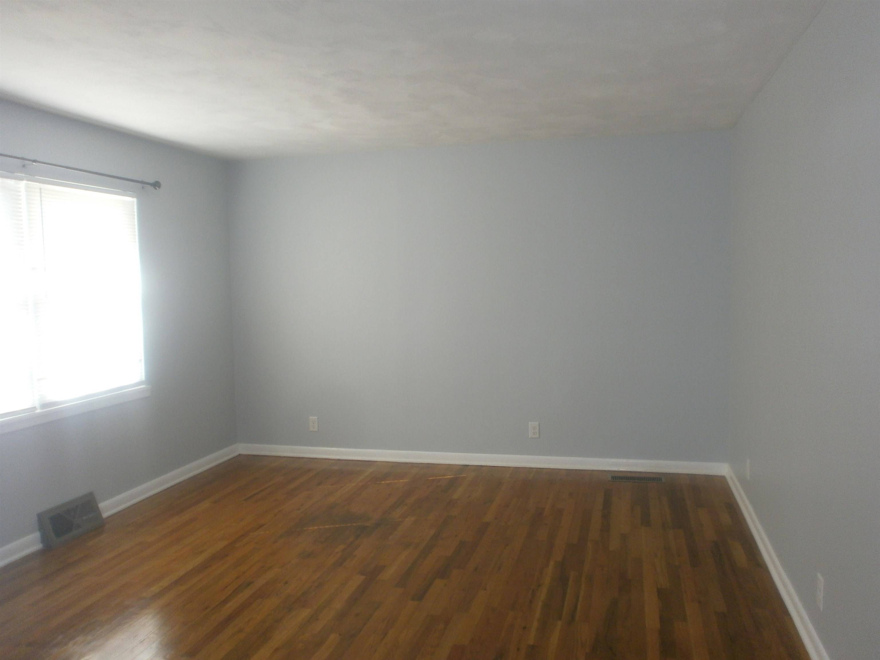 877 Vassar Dr, Salina, KS 67401