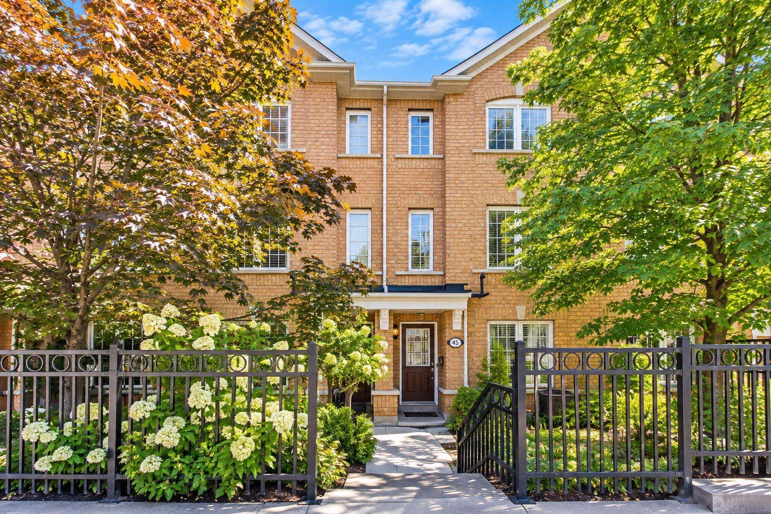 45 Weston RD, Toronto W02, ON M6N 5H3