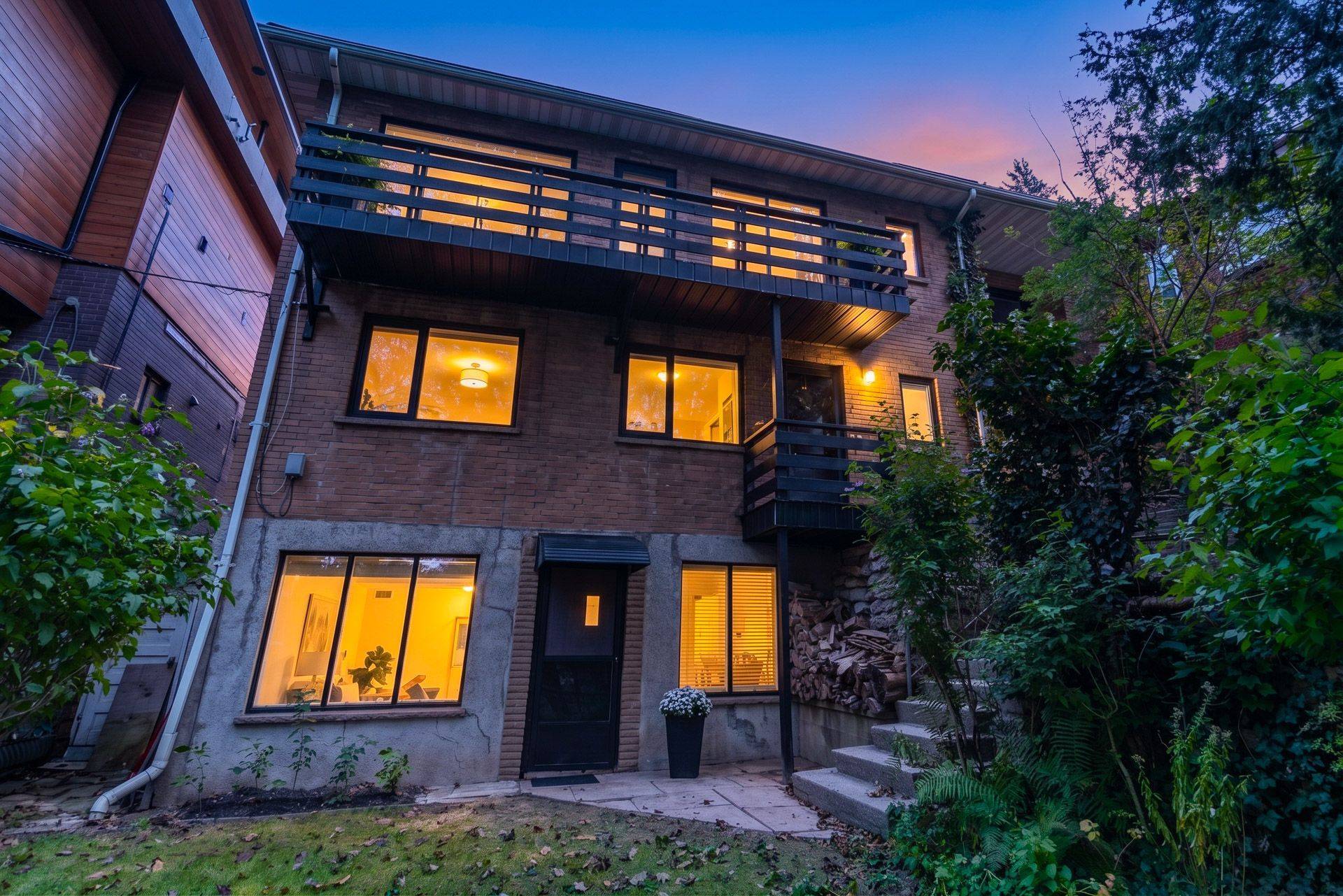 30 Rambert CRES, Toronto W01, ON M6S 1E6