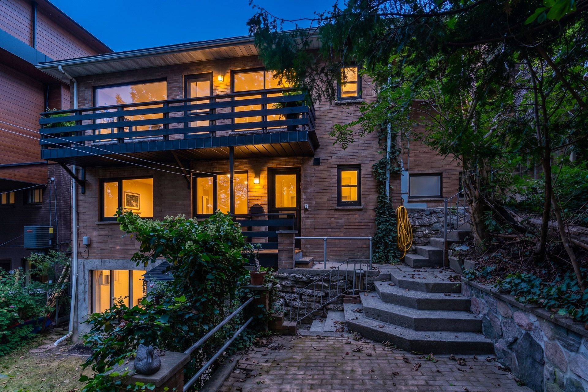 30 Rambert CRES, Toronto W01, ON M6S 1E6