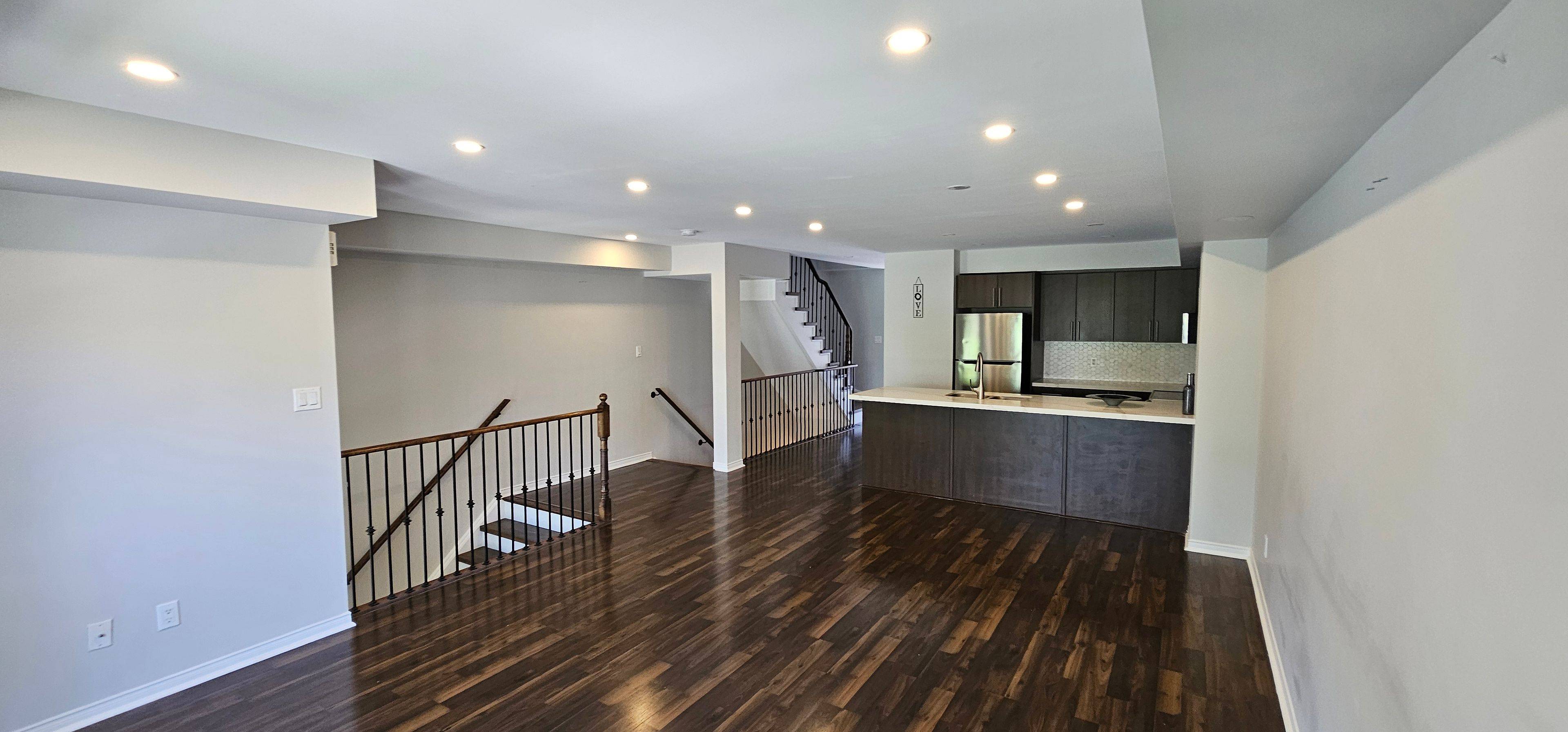 3070 Thomas ST #8, Mississauga, ON L5M 0T2