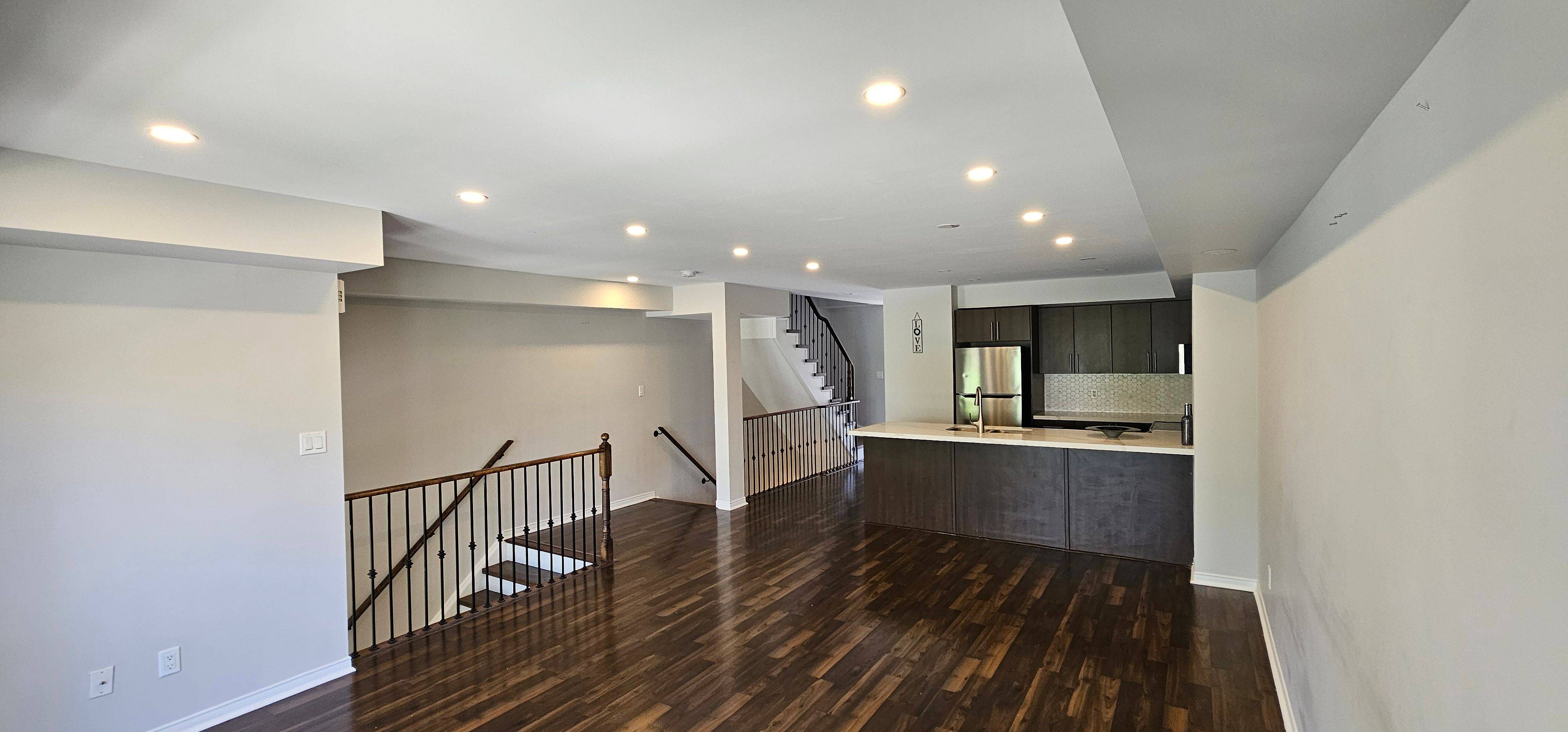 3070 Thomas ST #8, Mississauga, ON L5M 0T2