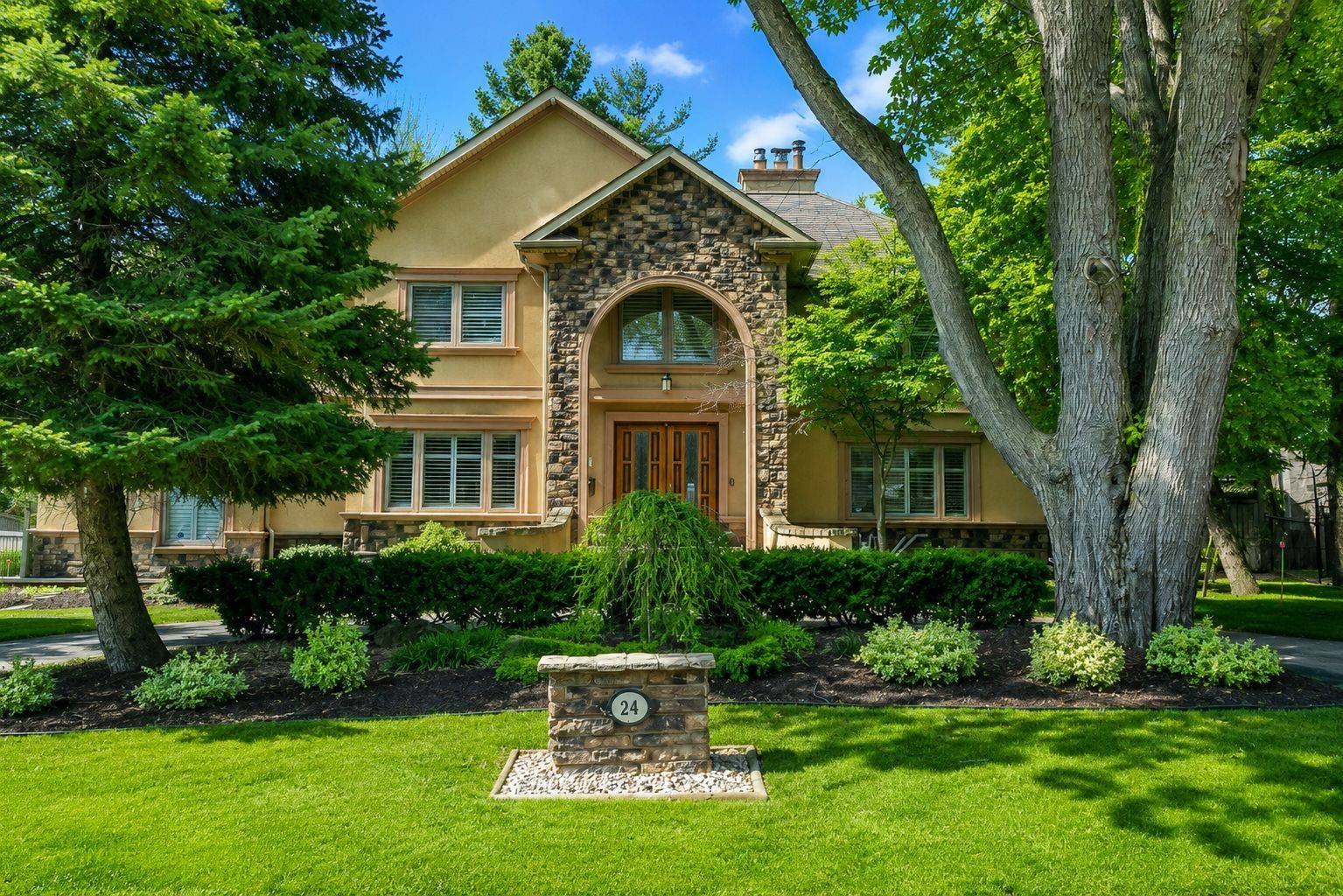 24 Birbank DR, Oakville, ON L6J 4Y9