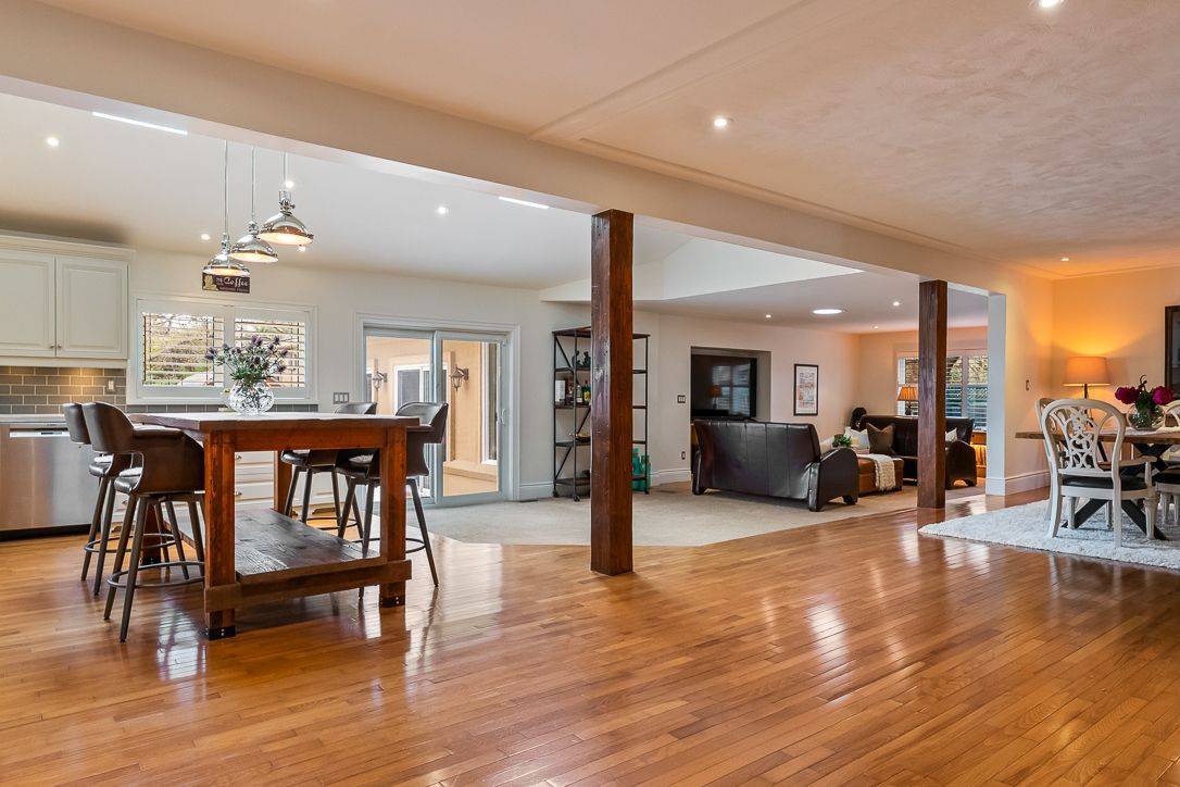 24 Birbank DR, Oakville, ON L6J 4Y9