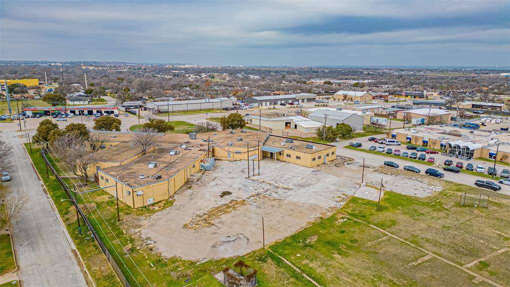 701 S Cherry Lane, White Settlement, TX 76108