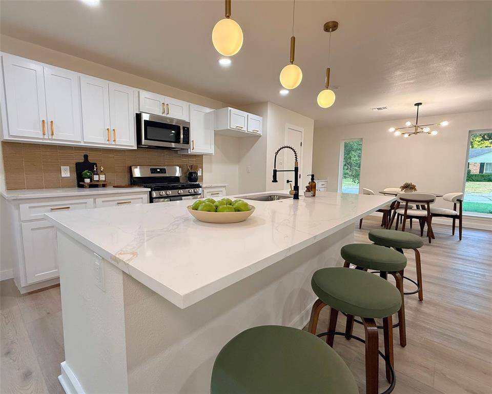 12911 Mitchwin Road, Farmers Branch, TX 75234