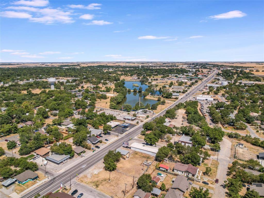 1000 N Main ST, Taylor, TX 76574