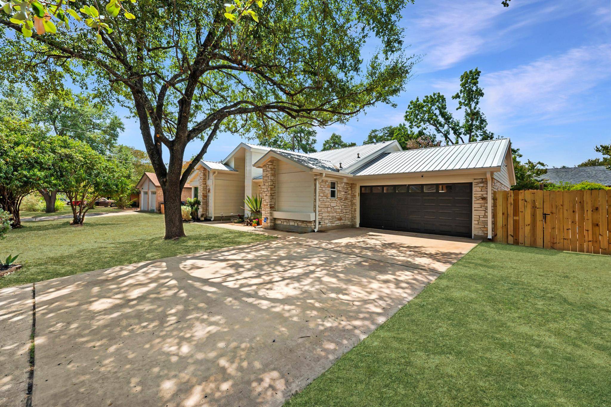 4001 Burr Oak LN, Austin, TX 78727