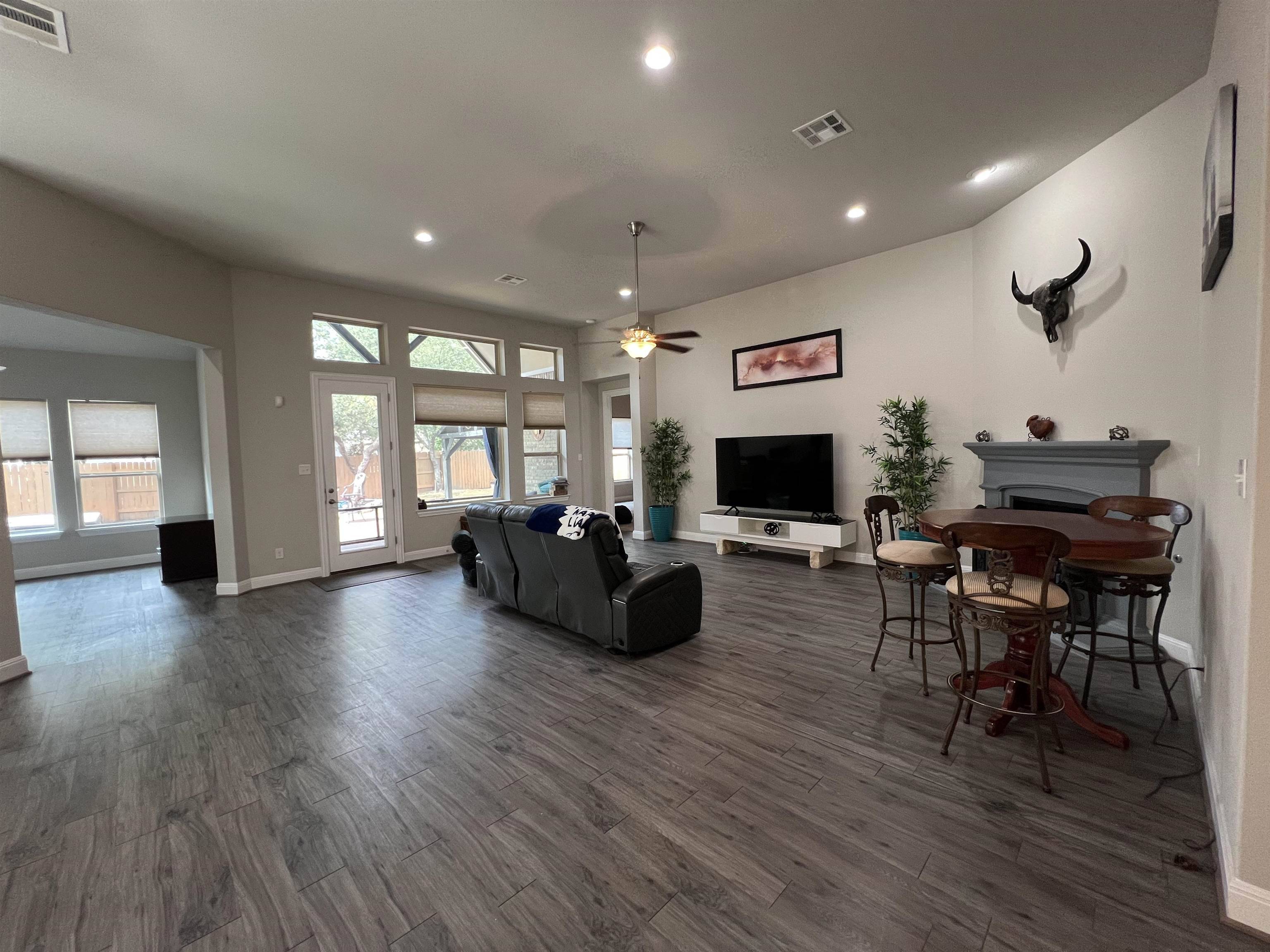 1709 Hollowback DR, Leander, TX 78641