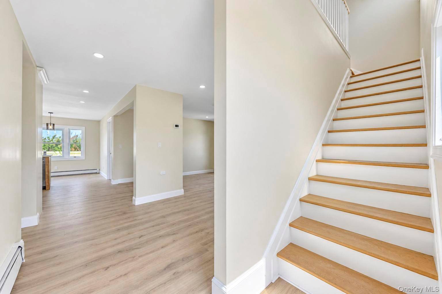 891 S Bay ST, Lindenhurst, NY 11757